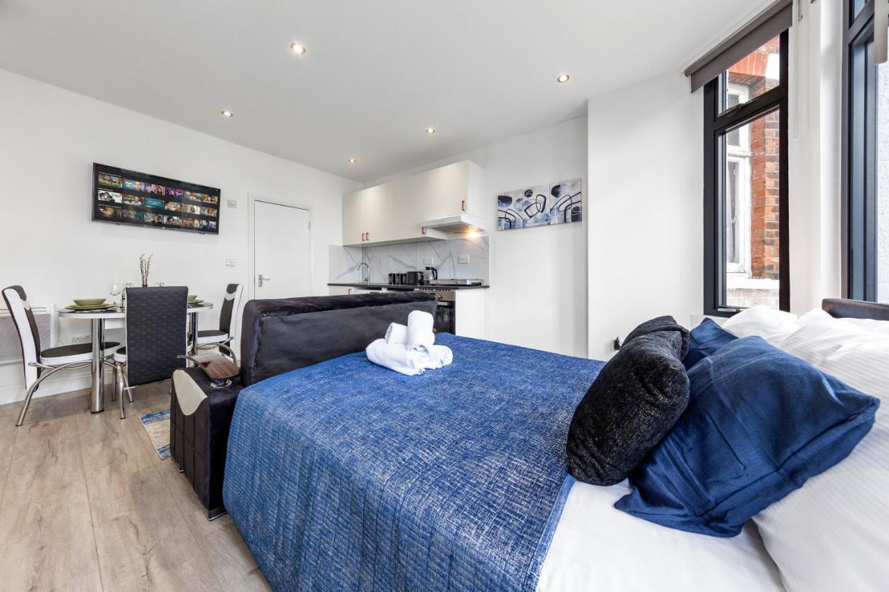 Comfy 1Bdr - 30Mins To Central Ldn - Parking The Hyde ภายนอก รูปภาพ